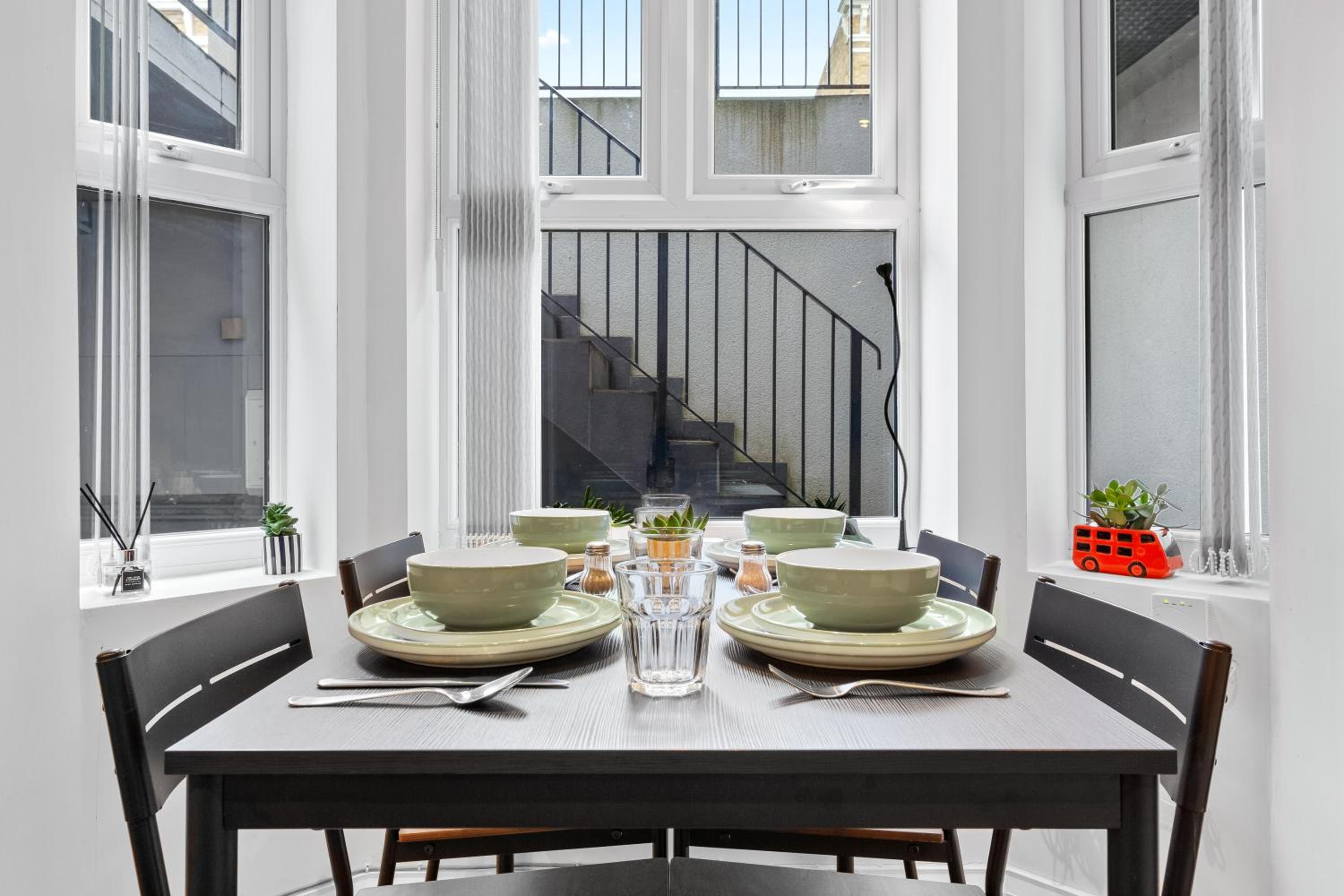 Modern Basement Apartment Stoke Newington London, close to transport
