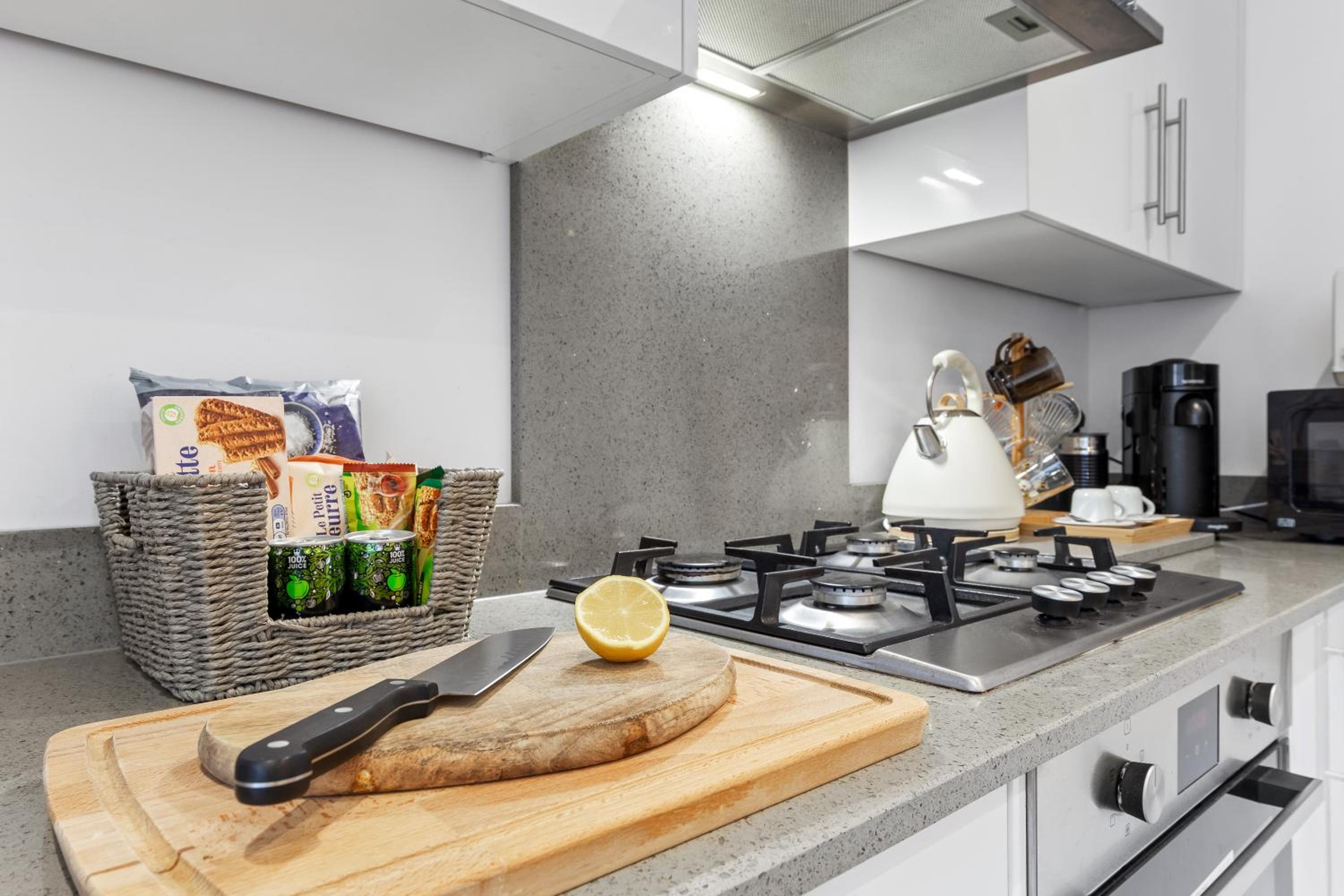 Modern Basement Apartment Stoke Newington London, close to transport