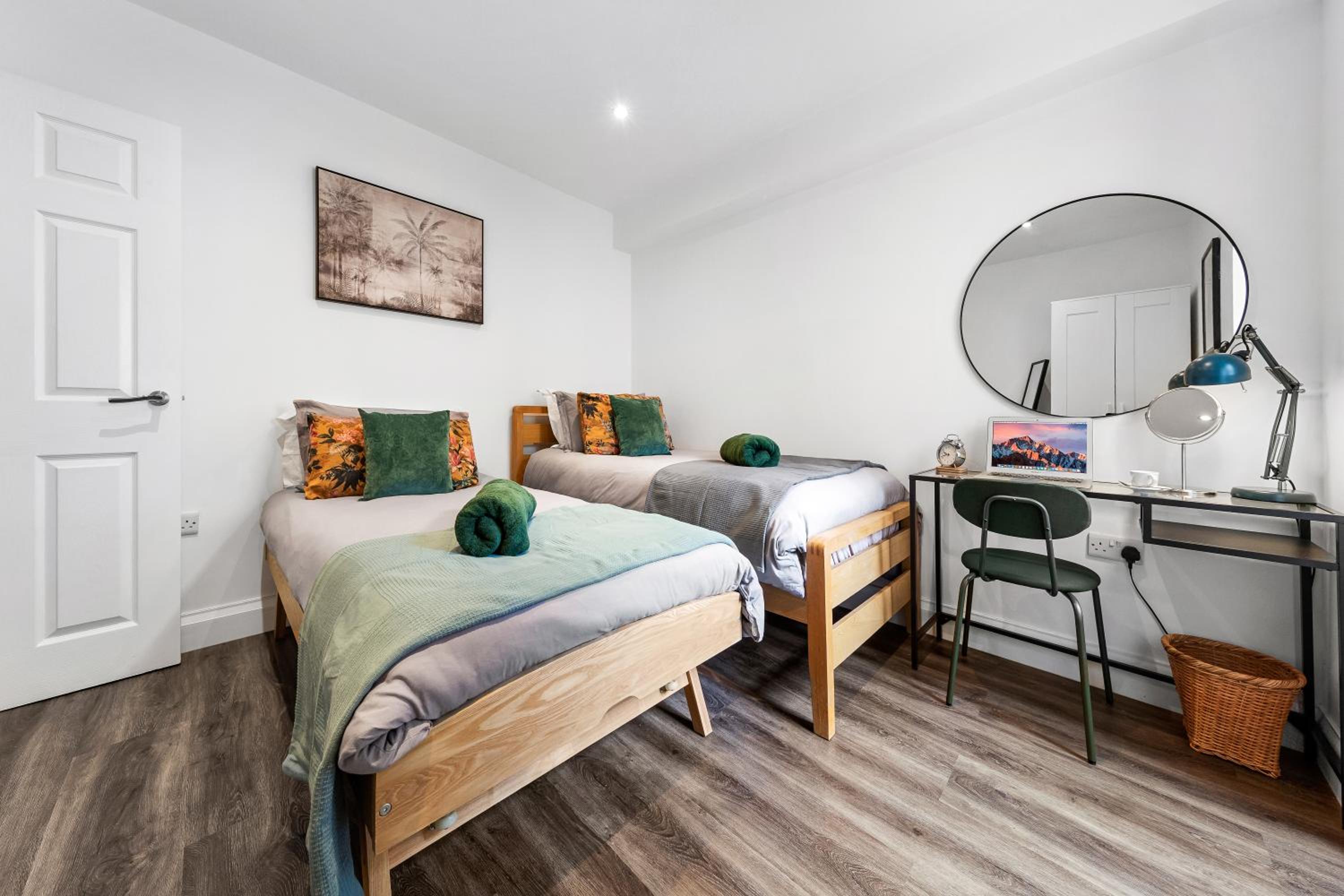 Modern Basement Apartment Stoke Newington London, close to transport