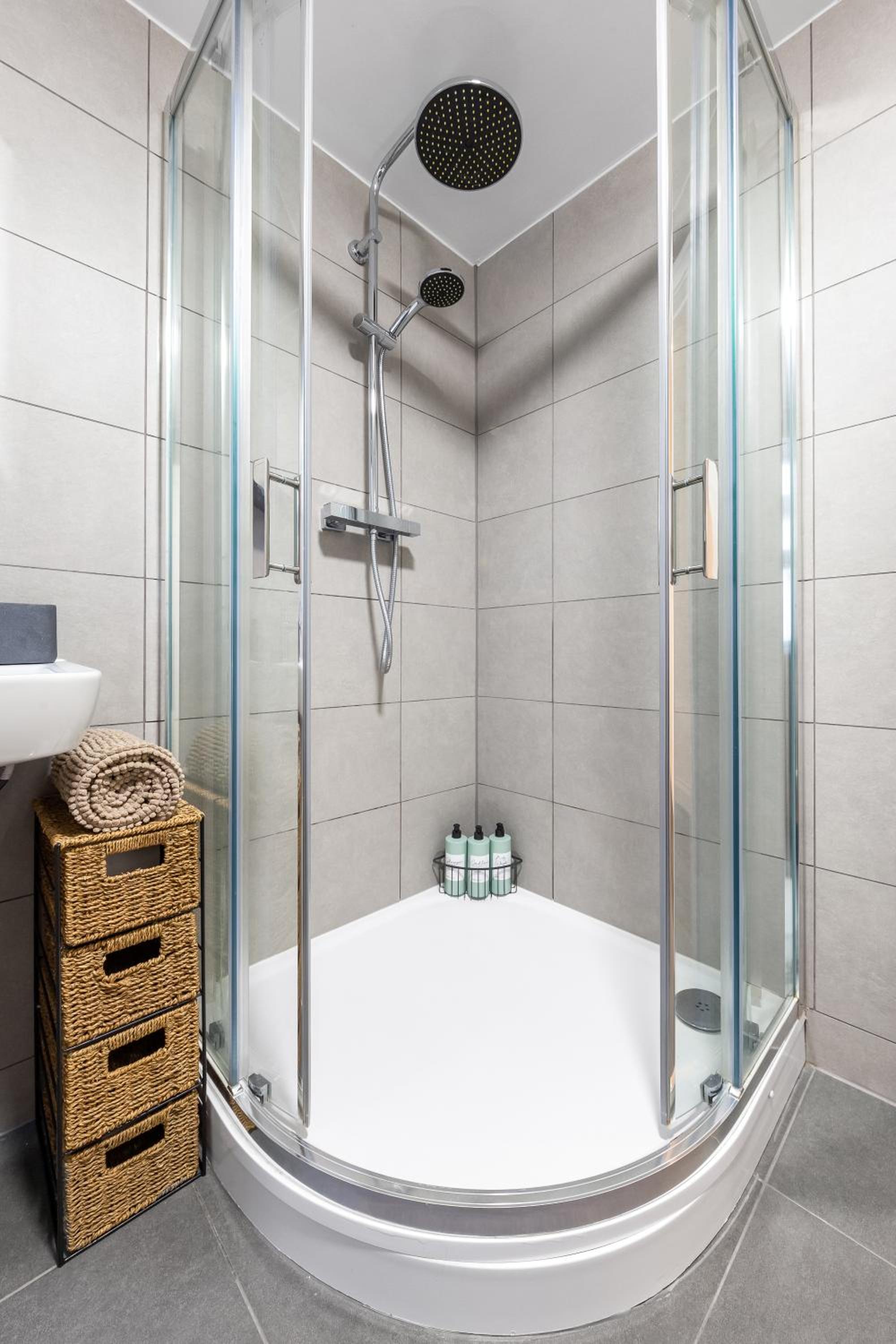Modern Basement Apartment Stoke Newington London, close to transport