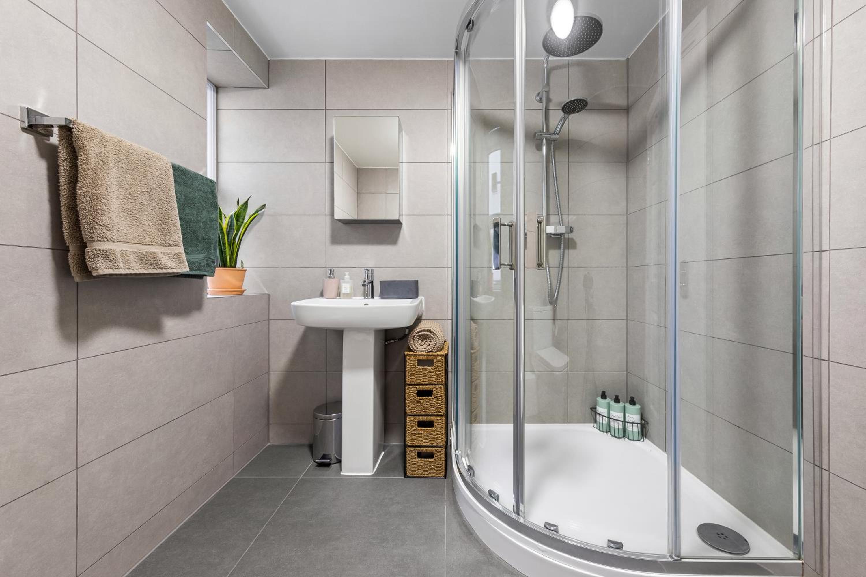 Modern Basement Apartment Stoke Newington London, close to transport