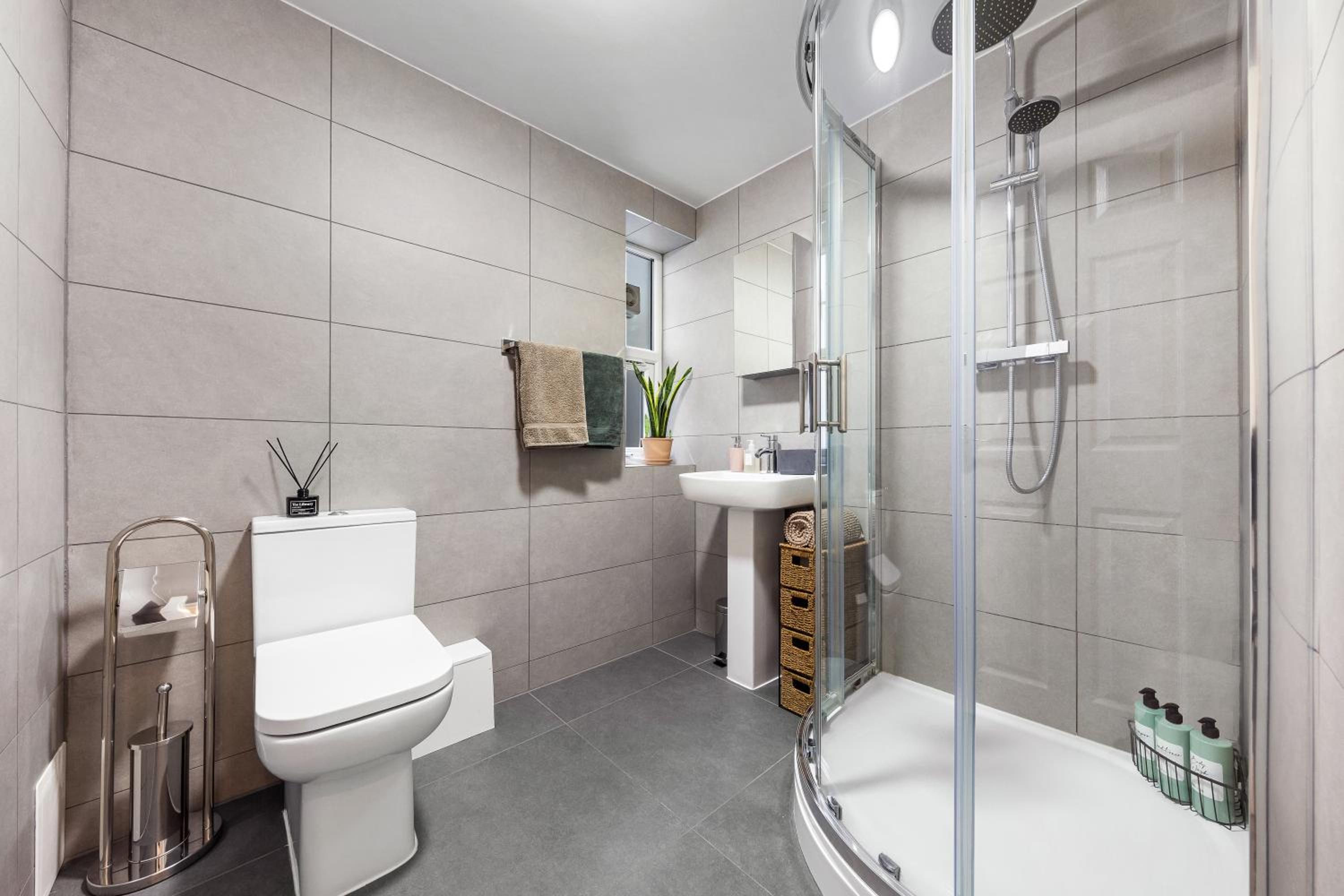 Modern Basement Apartment Stoke Newington London, close to transport
