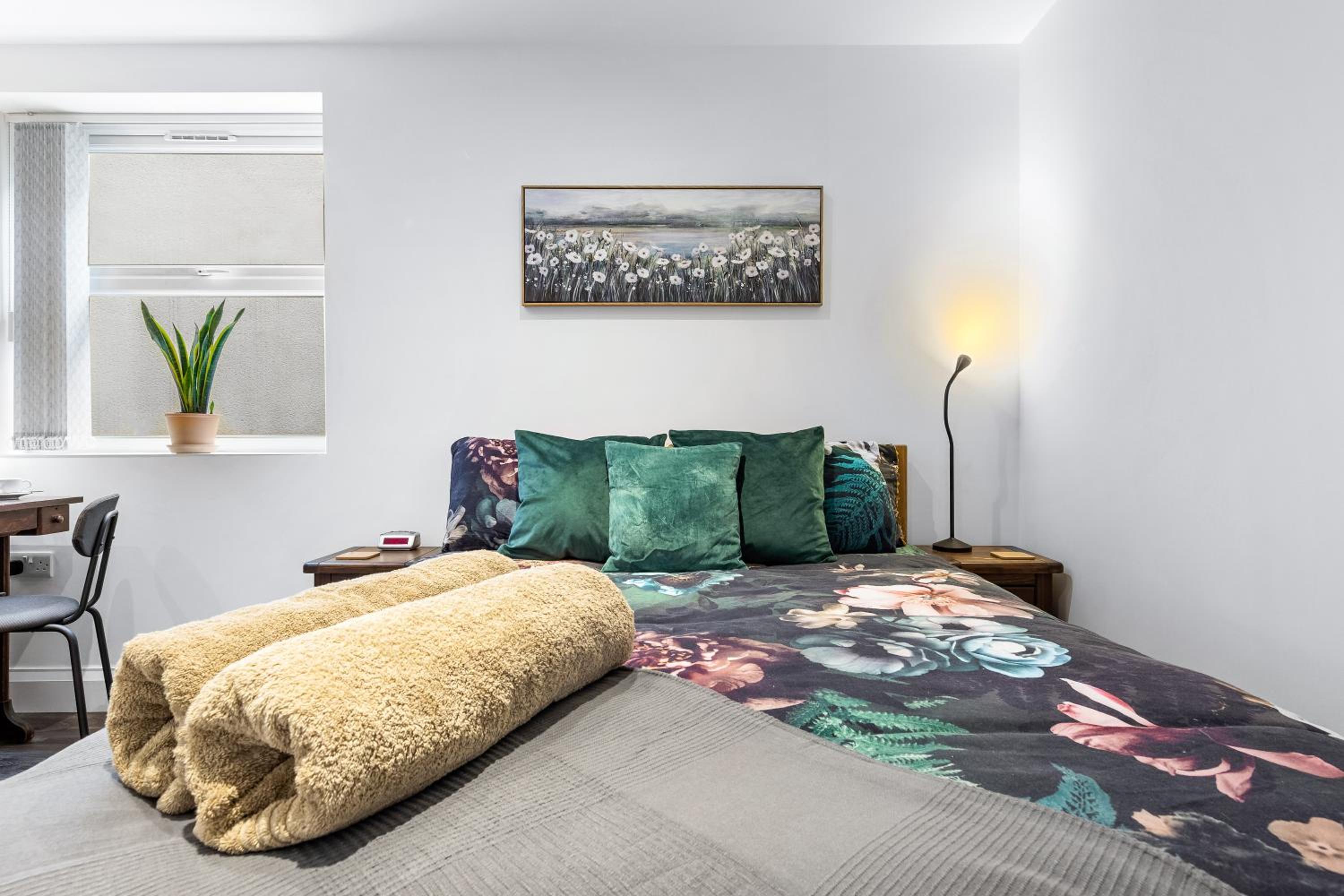 Modern Basement Apartment Stoke Newington London, close to transport