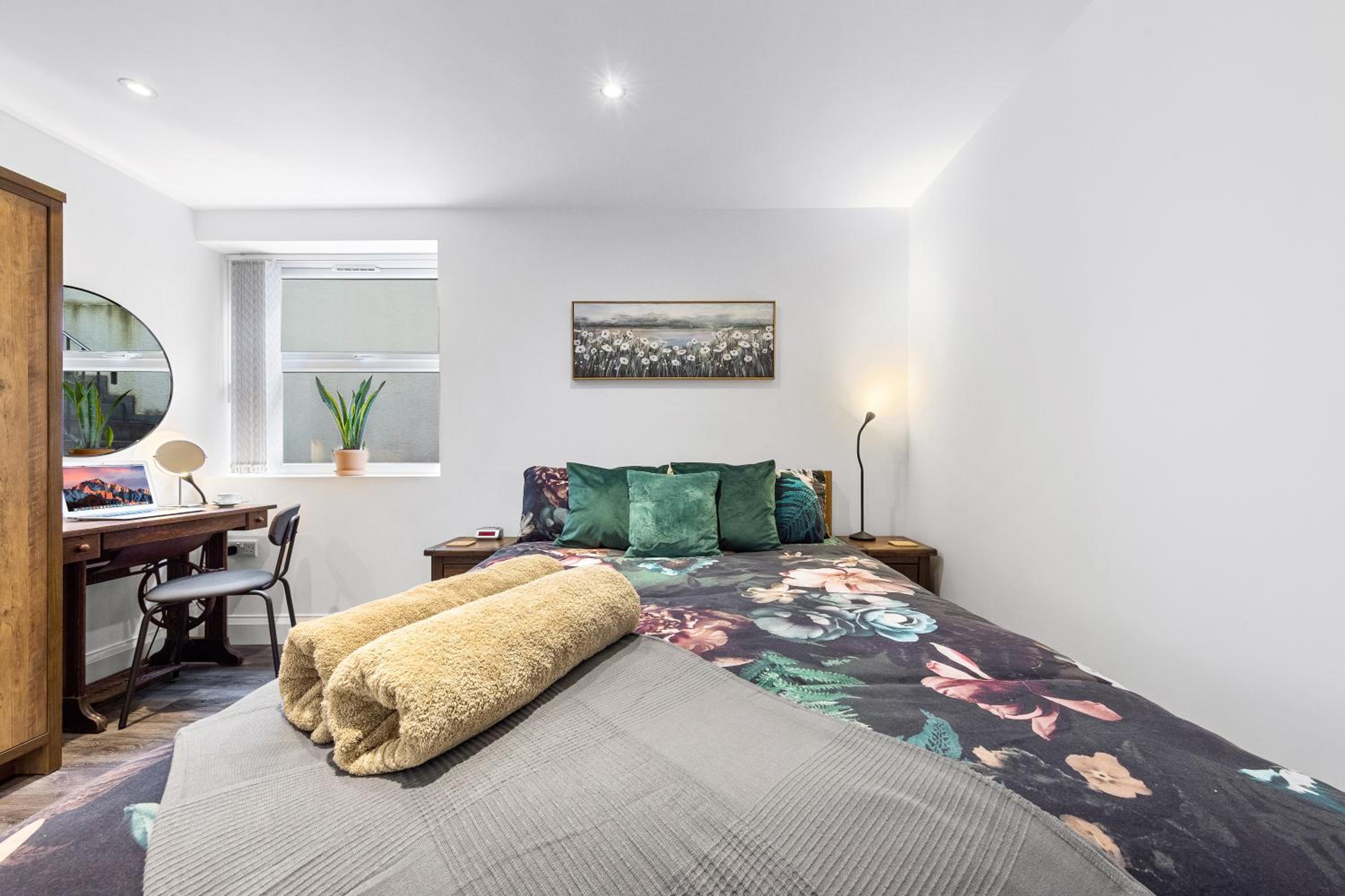 Modern Basement Apartment Stoke Newington London, close to transport