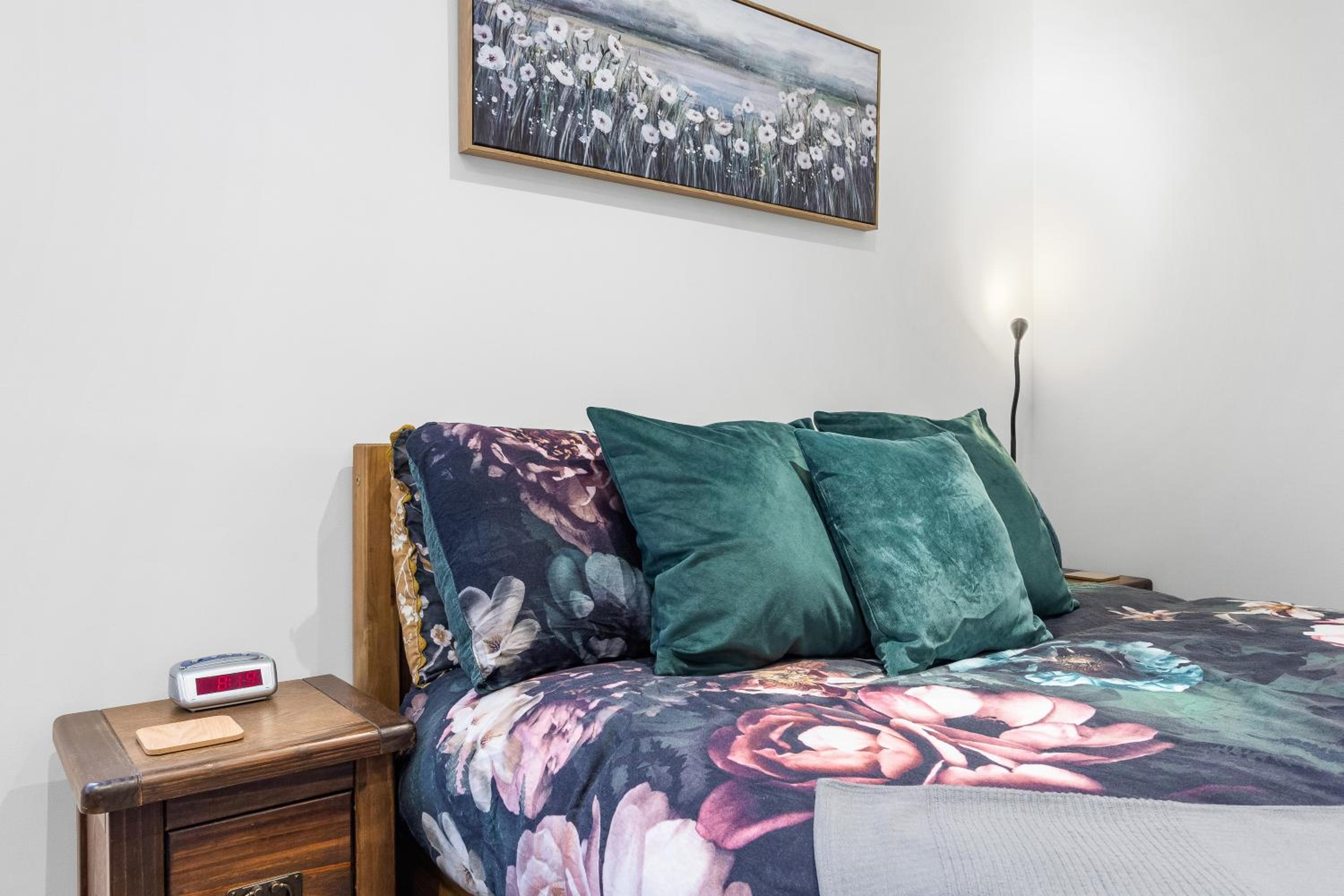 Modern Basement Apartment Stoke Newington London, close to transport