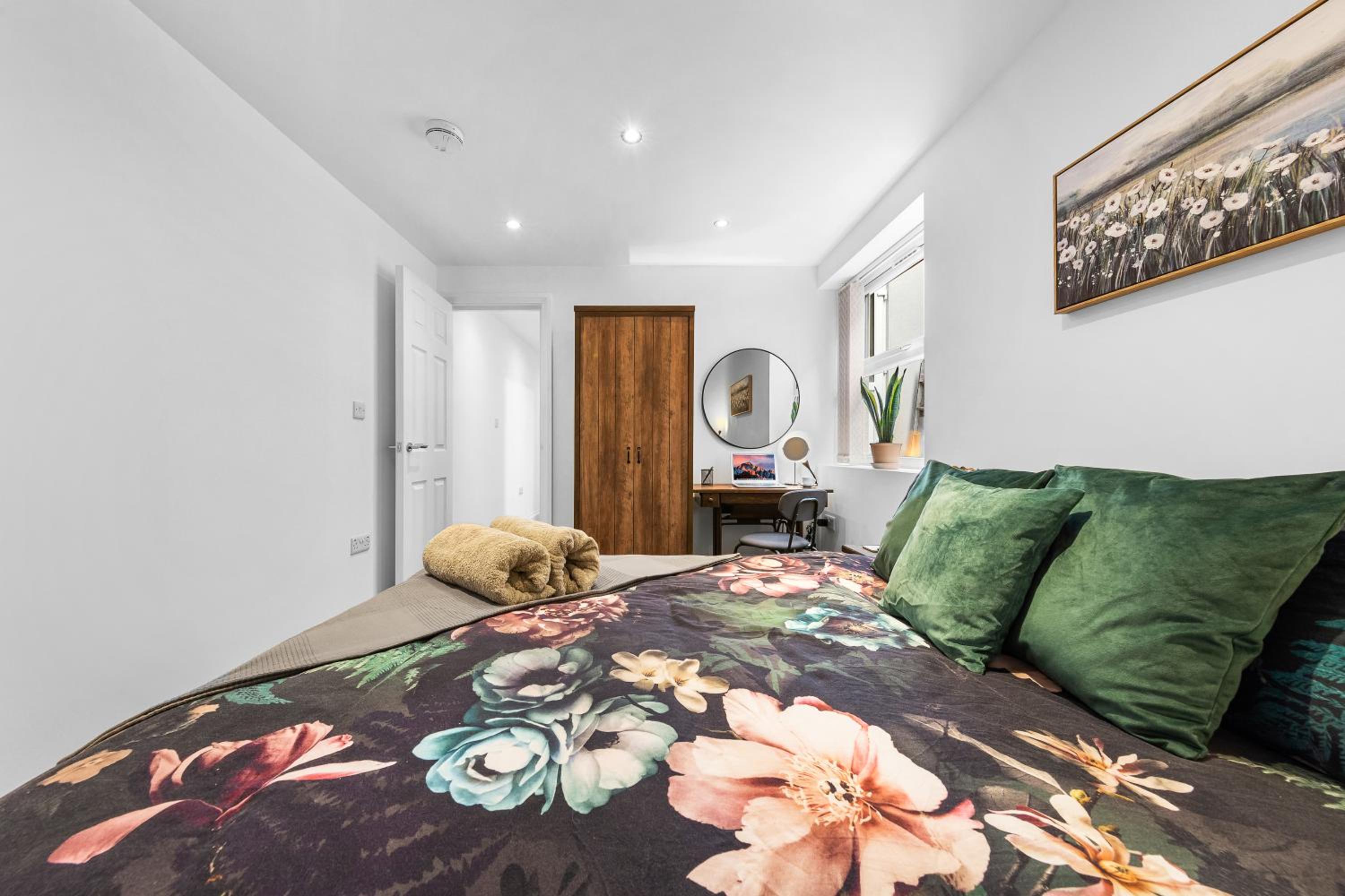 Modern Basement Apartment Stoke Newington London, close to transport