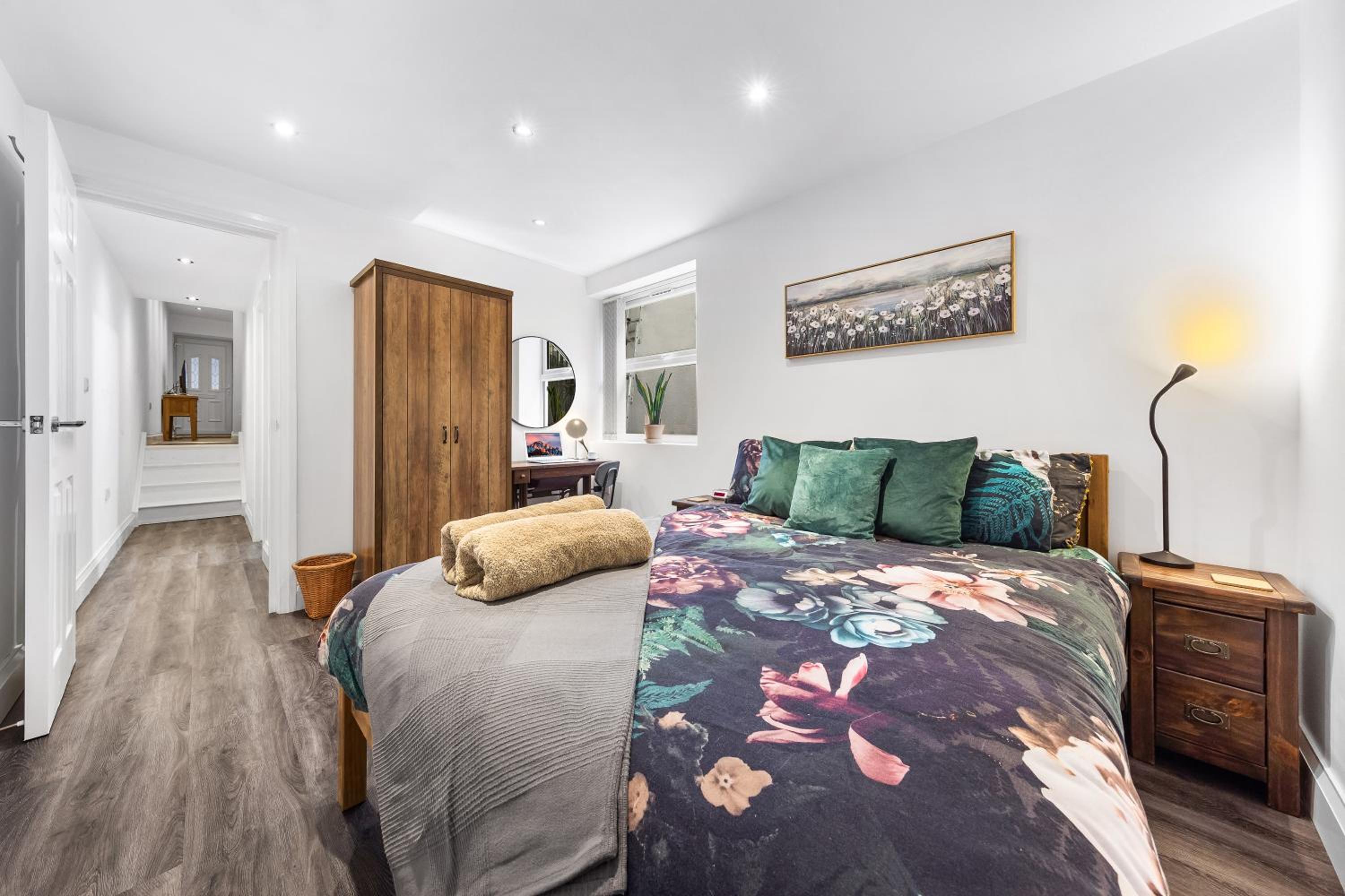 Modern Basement Apartment Stoke Newington London, close to transport