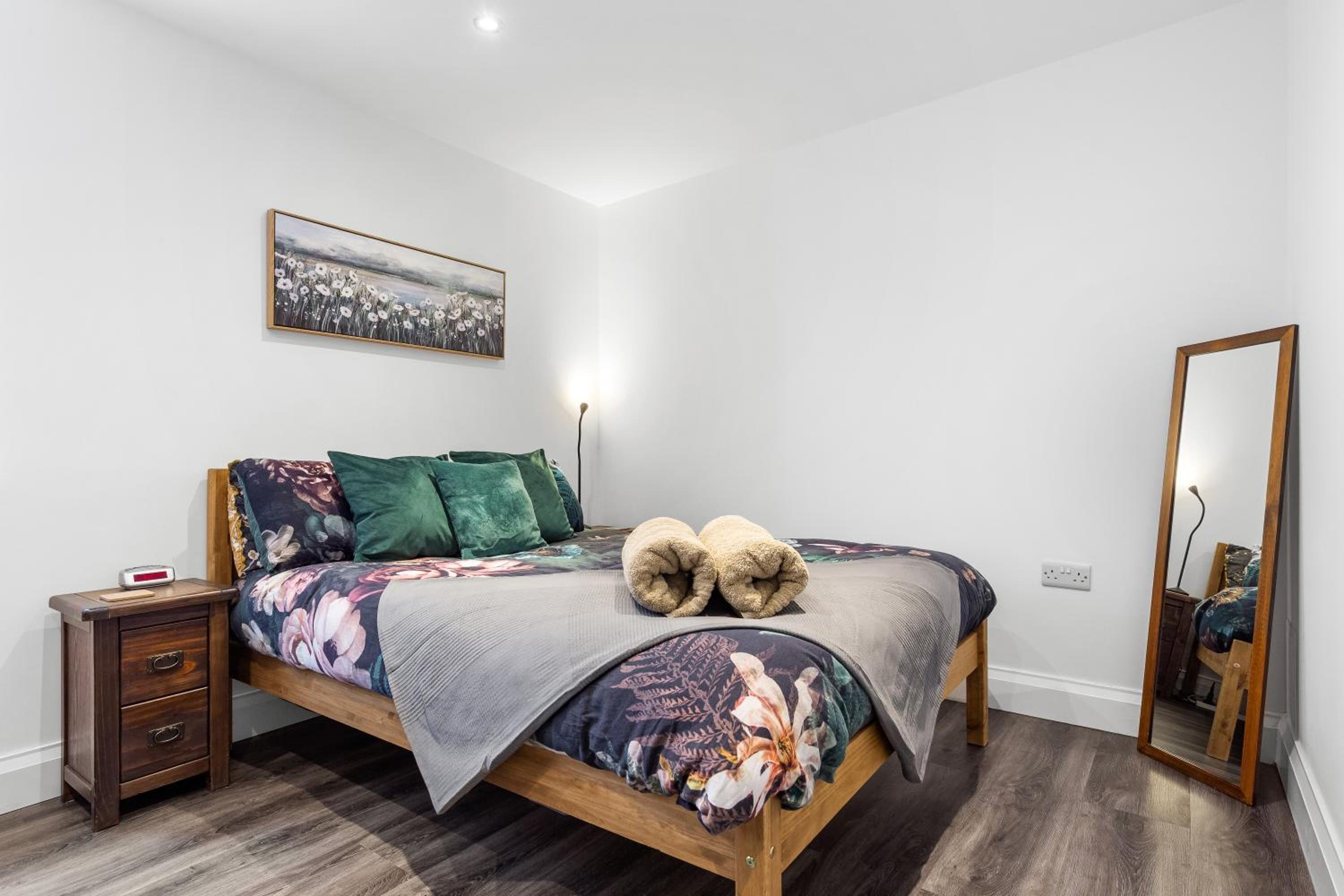 Modern Basement Apartment Stoke Newington London, close to transport