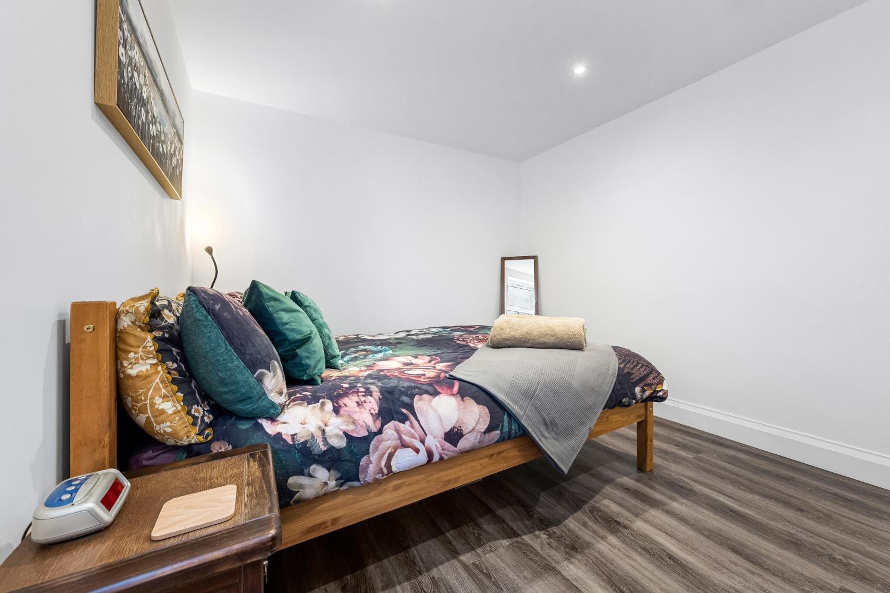 Modern Basement Apartment Stoke Newington London, close to transport