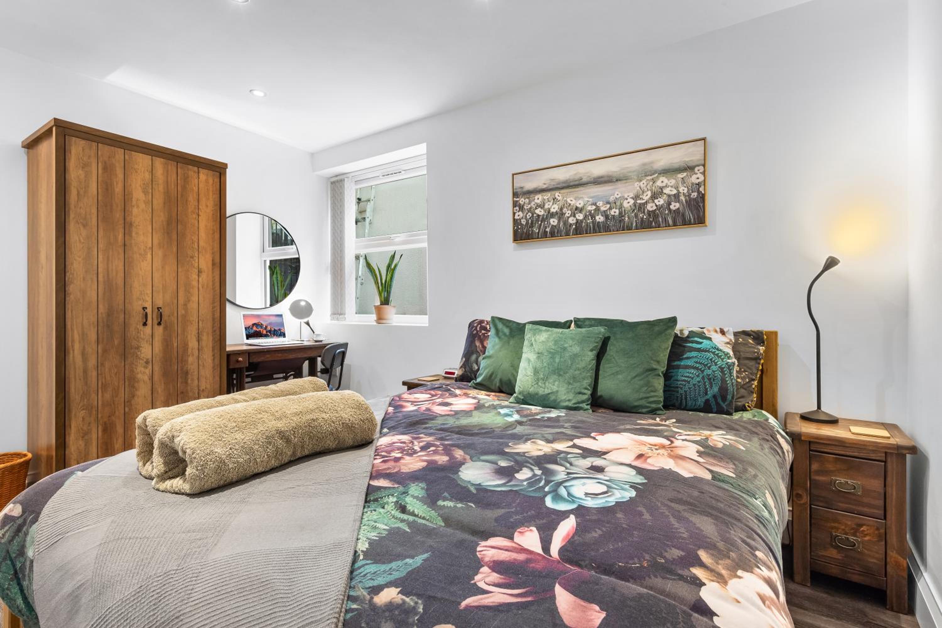 Modern Basement Apartment Stoke Newington London, close to transport