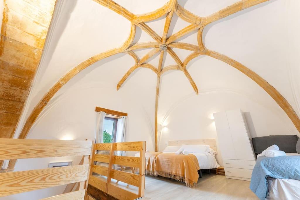 Arce singular by urbanhosting