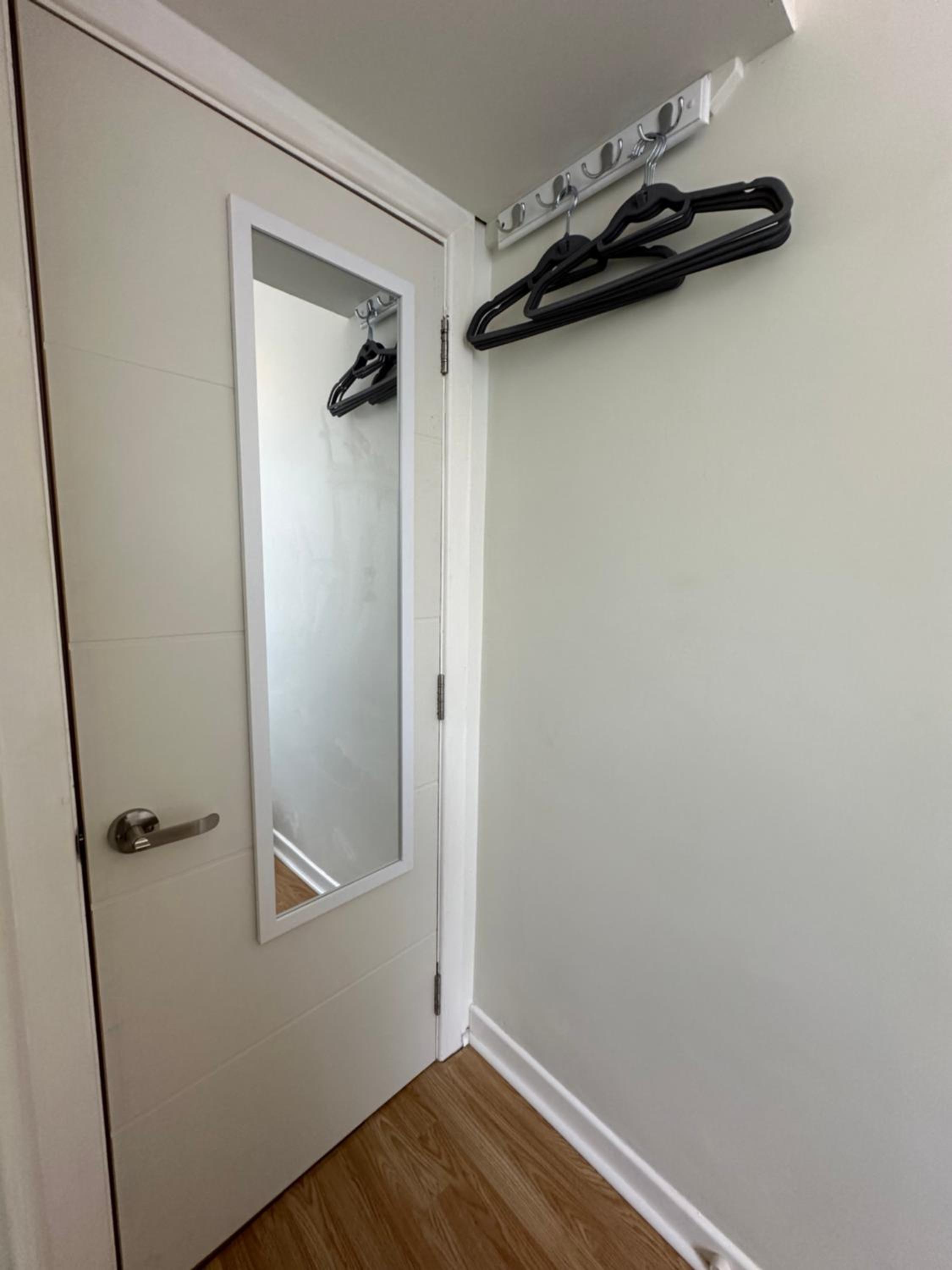 Comfortable room ,shared kitchen,5 min to the beach and O2 academy
