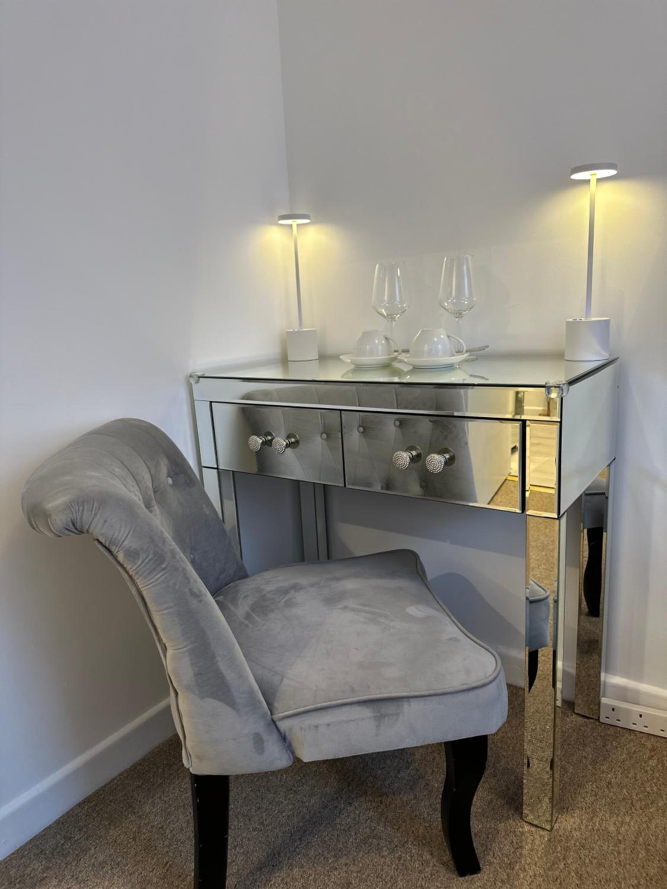 Comfortable room ,shared kitchen,5 min to the beach and O2 academy