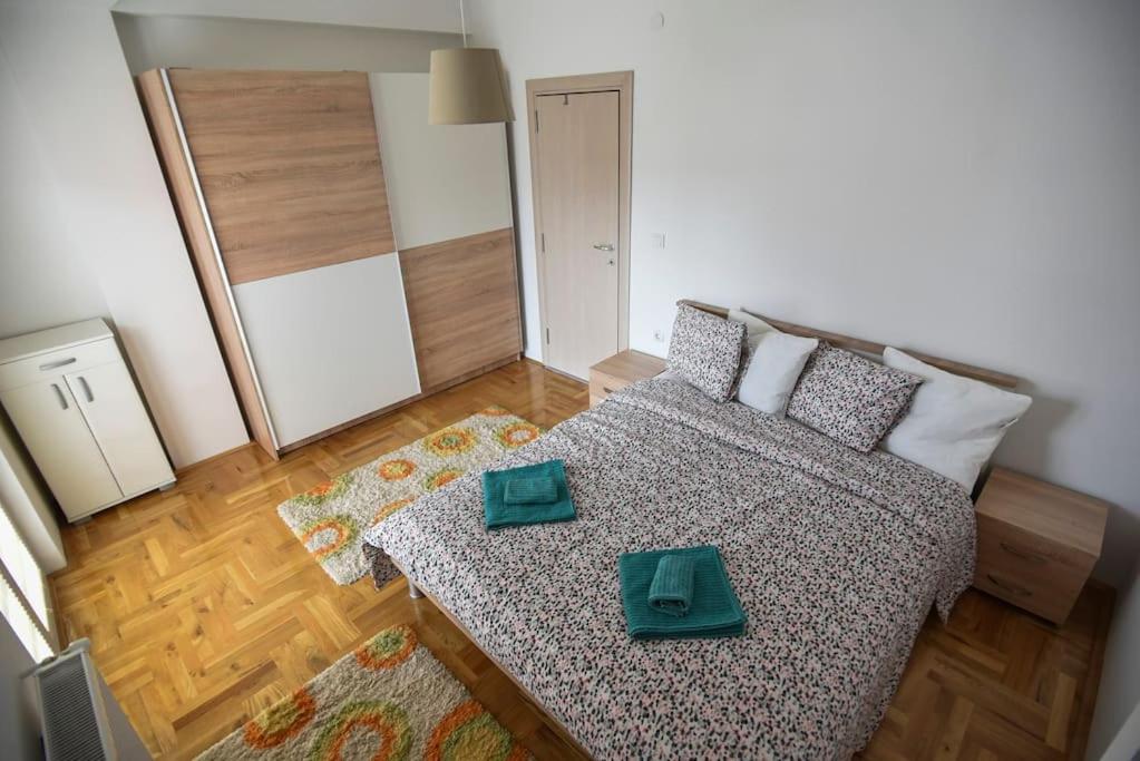 WHITE STONE DOWNTOWN APARTMENt
