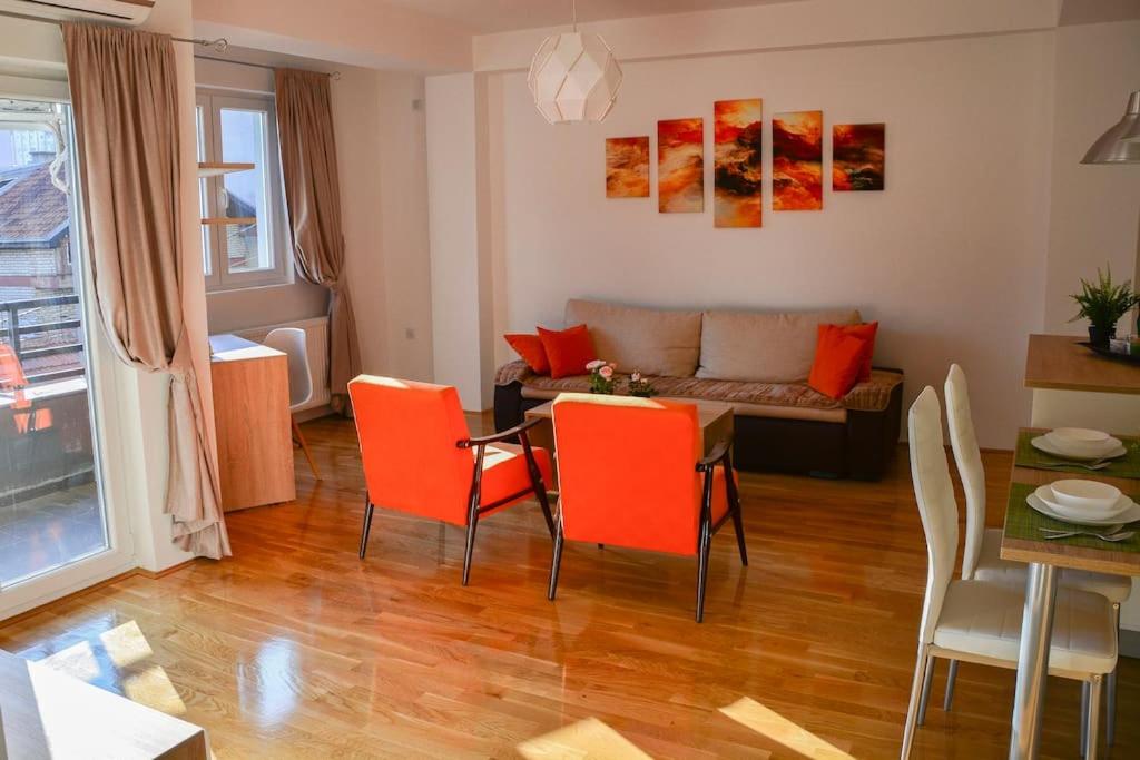 WHITE STONE DOWNTOWN APARTMENt