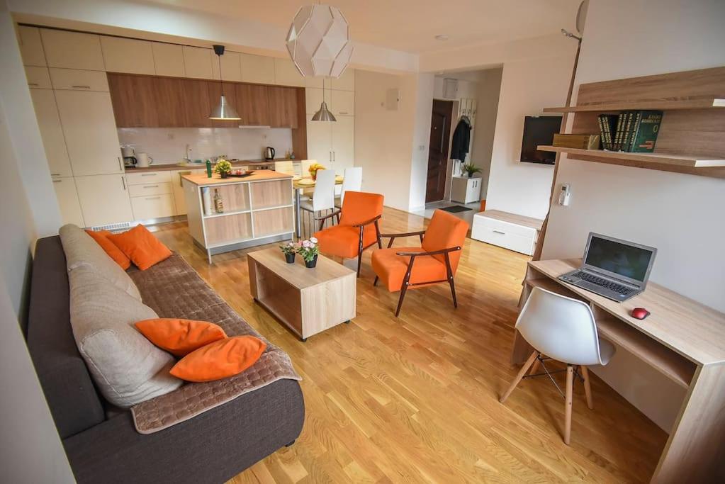 WHITE STONE DOWNTOWN APARTMENt