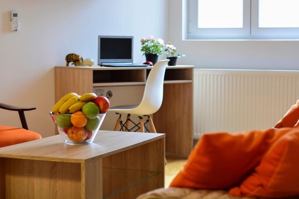 WHITE STONE DOWNTOWN APARTMENt