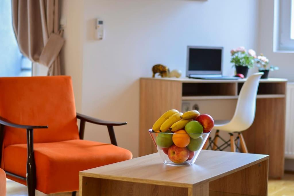 WHITE STONE DOWNTOWN APARTMENt