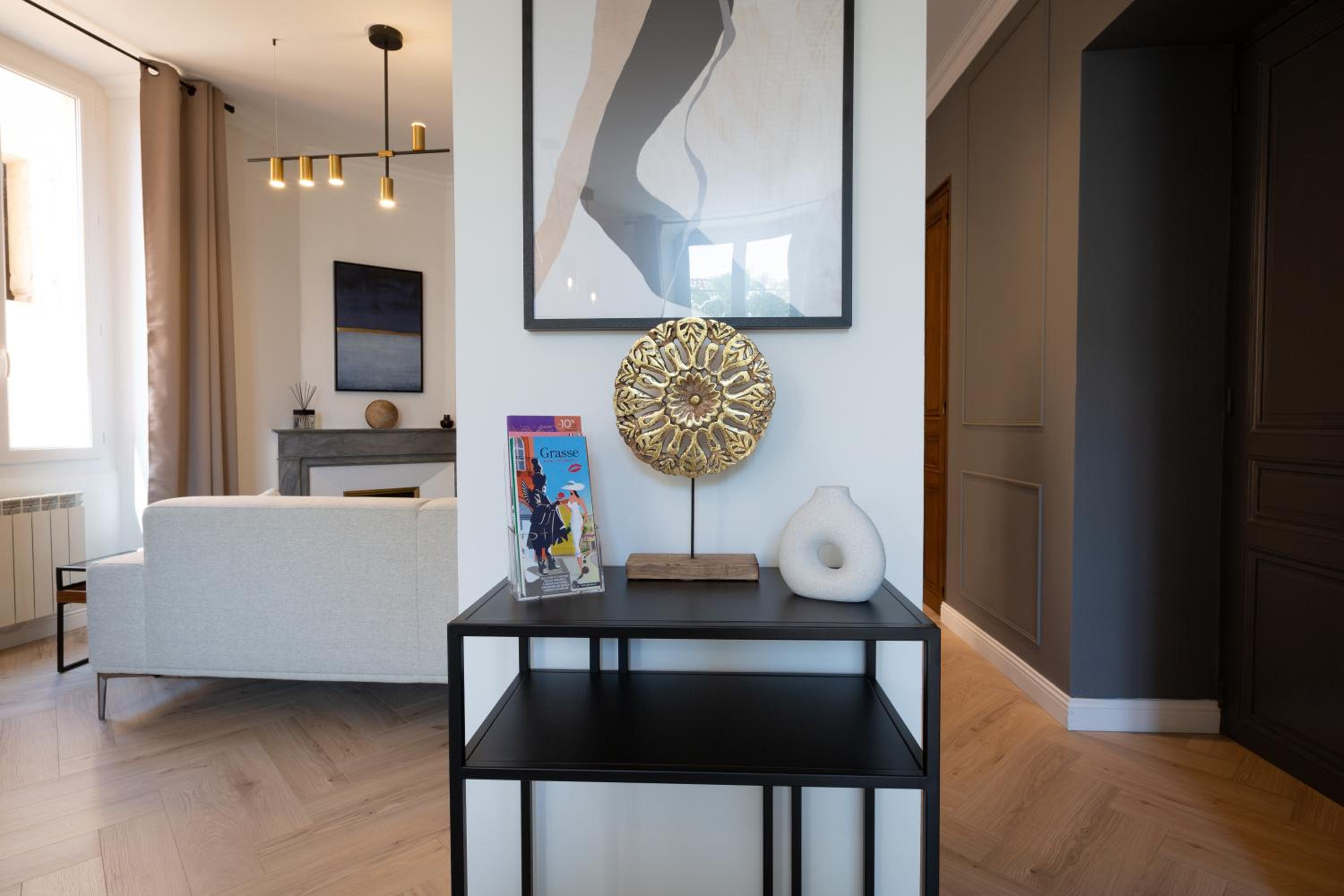 L'Oranger T4 Elegant and bright Prime Location