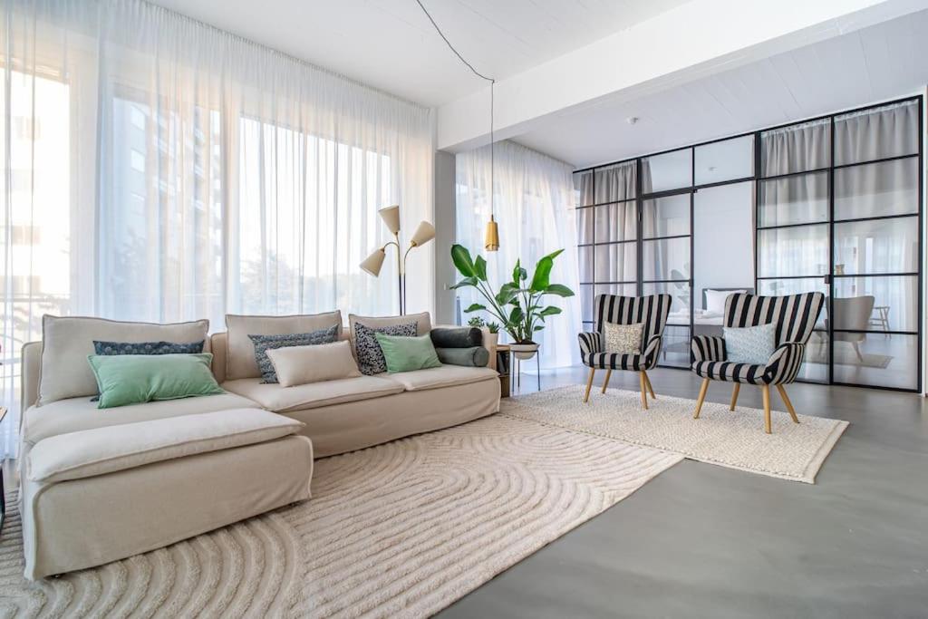 Scandinavian Premium Atelier - Spacious Comfort