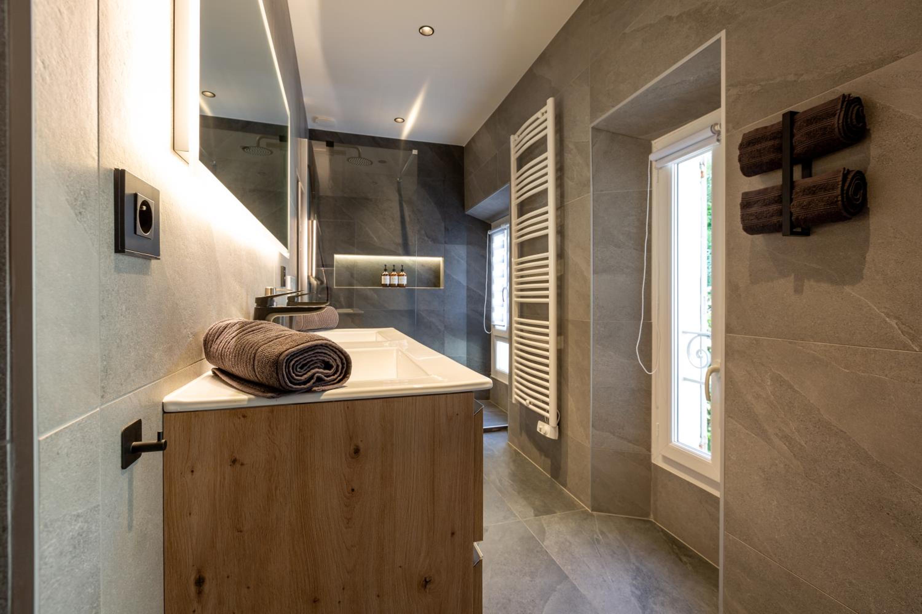 L'Oranger T4 Elegant and bright Prime Location