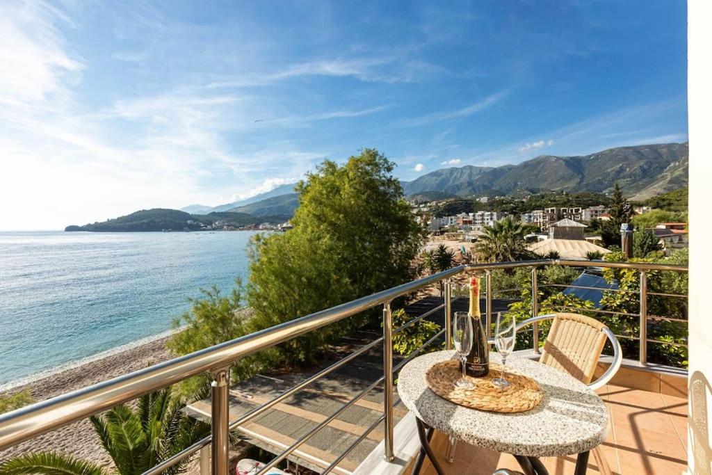 Potam'Sea Bliss 1 - Beach Front, Parking