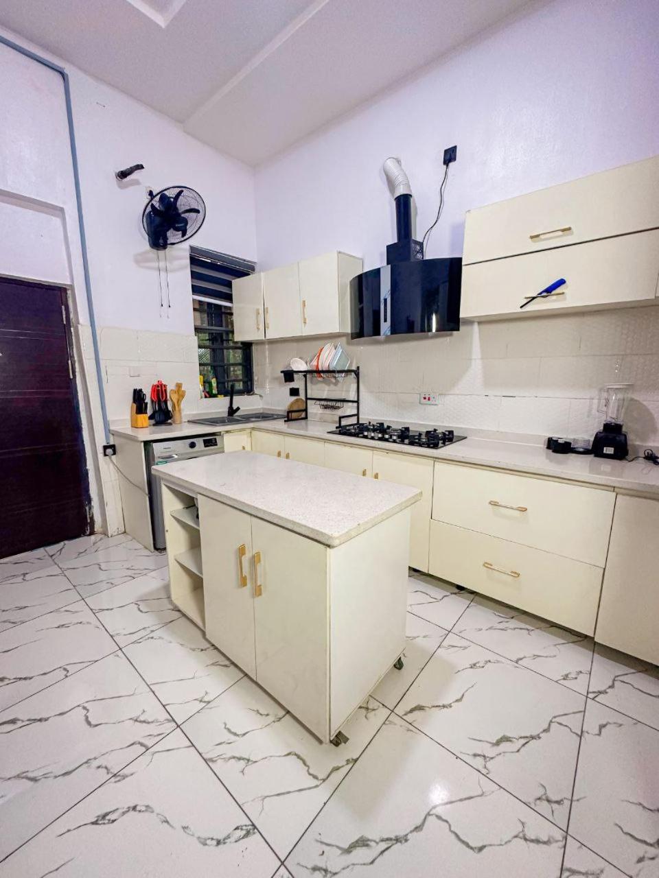 MyDreamHaven Cozy 4Bedroom Duplex with Water View and Pool Access in Ikota, Lekki view 2