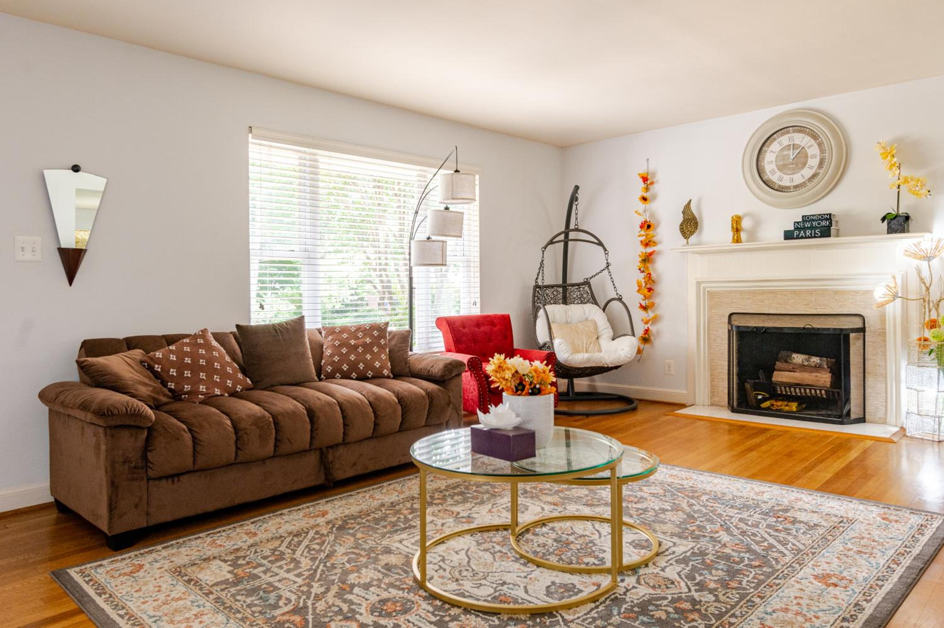 Charming & Elegant 4 Bedroom House at the Heart of Arlington! view 4