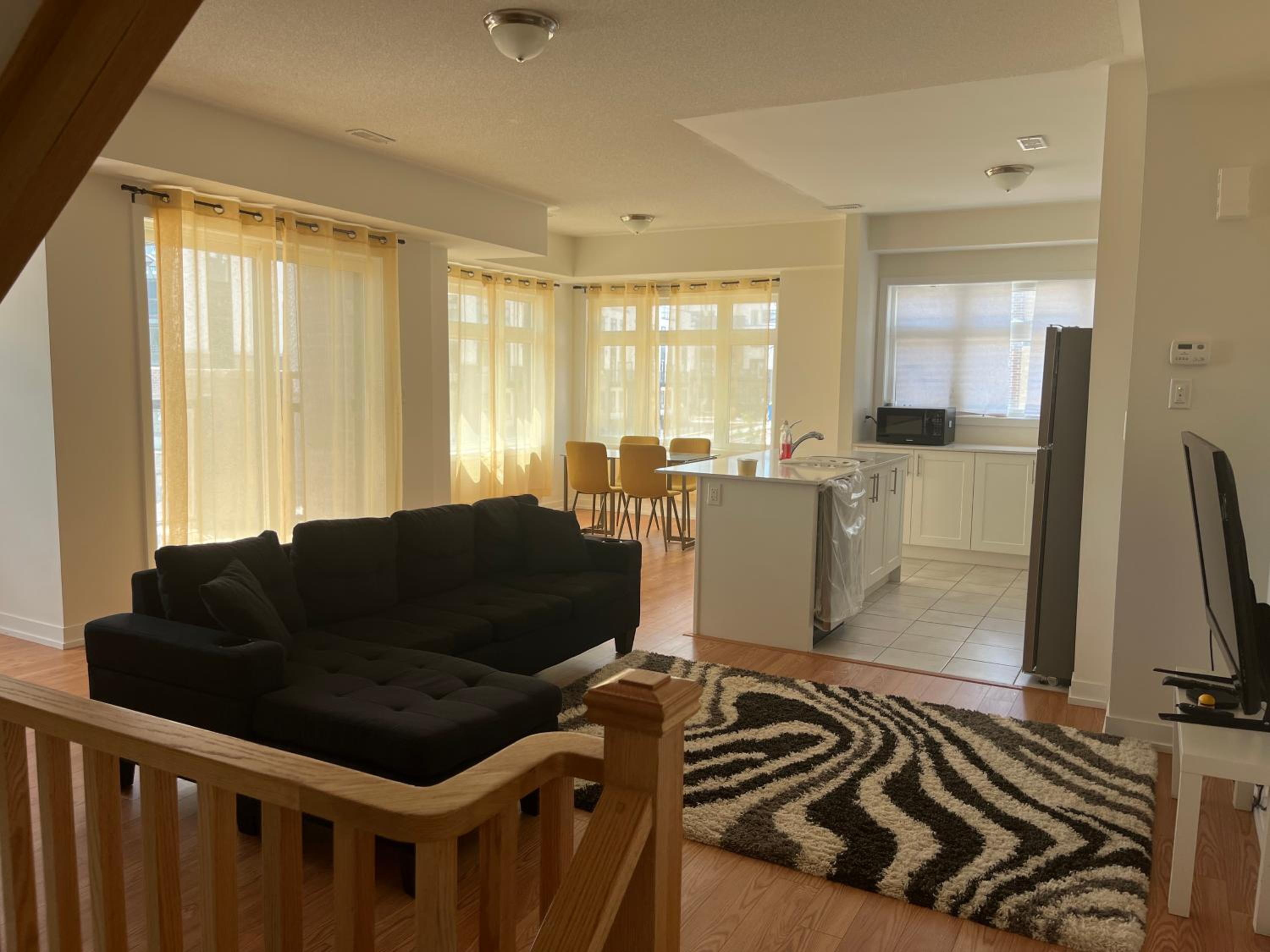 Luxury Townhouse In Milton
