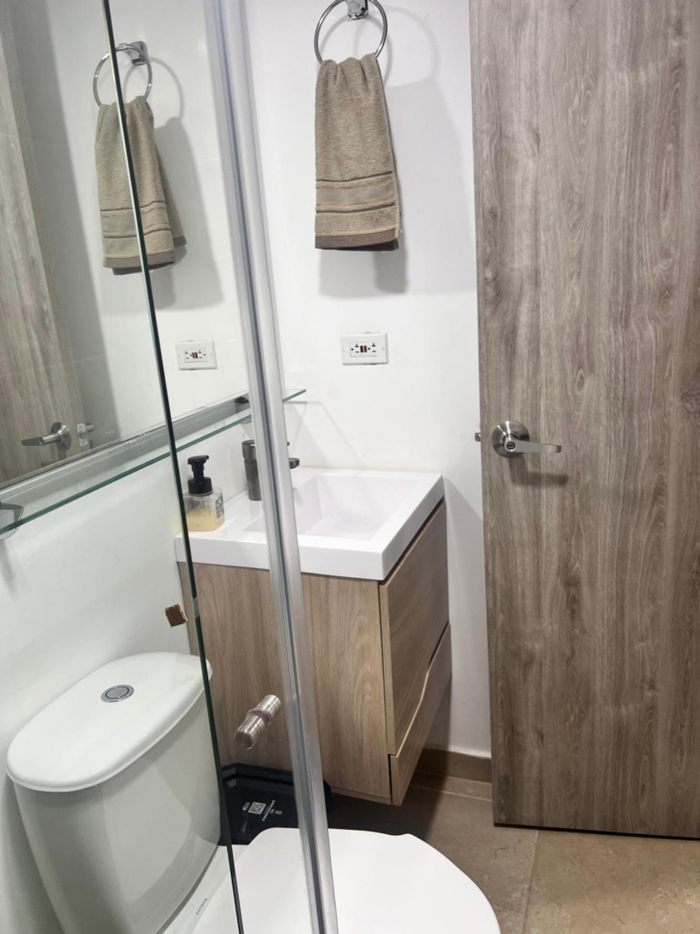 Lindo apartamento cercano al metro con parking