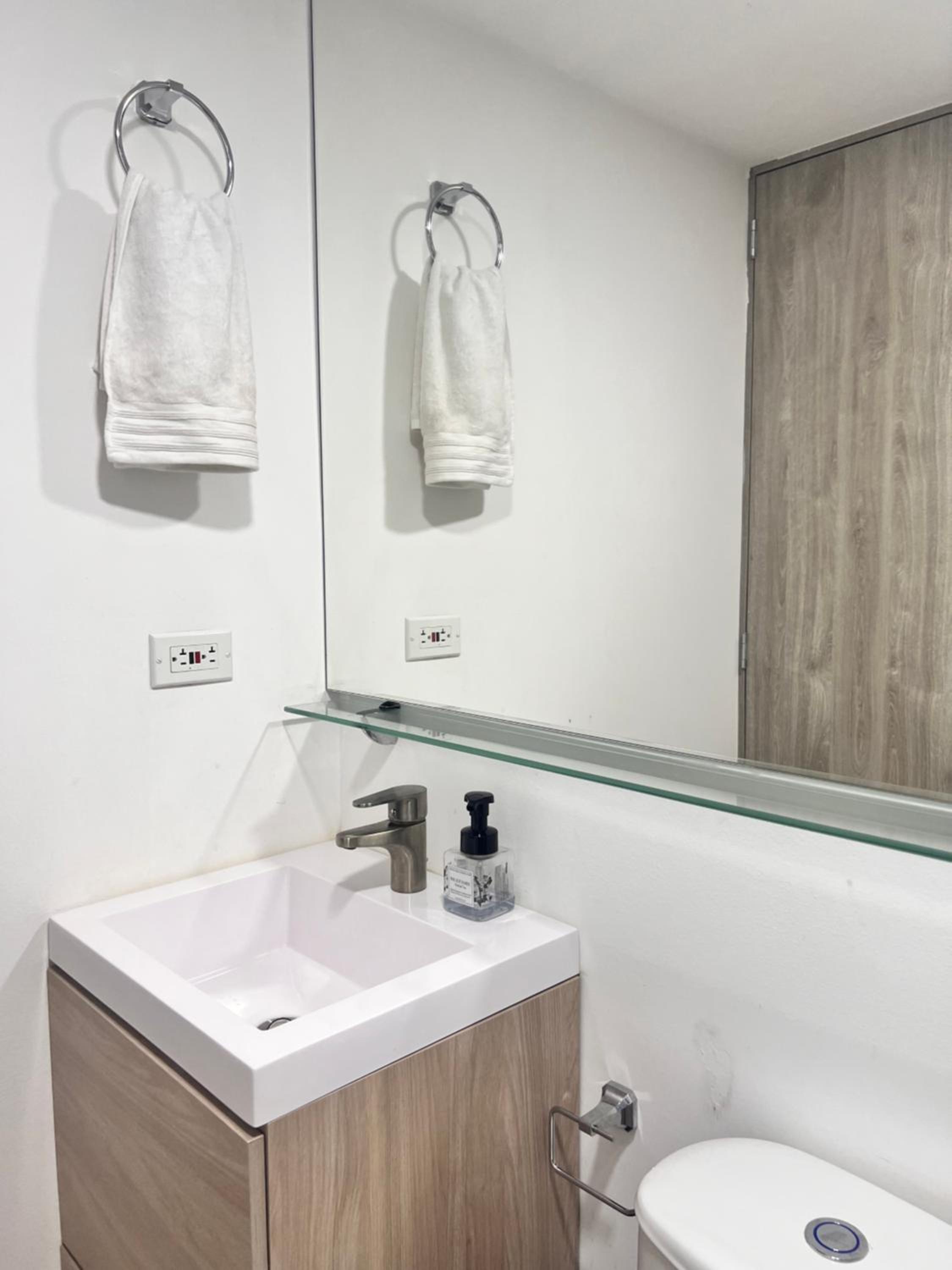 Lindo apartamento cercano al metro con parking