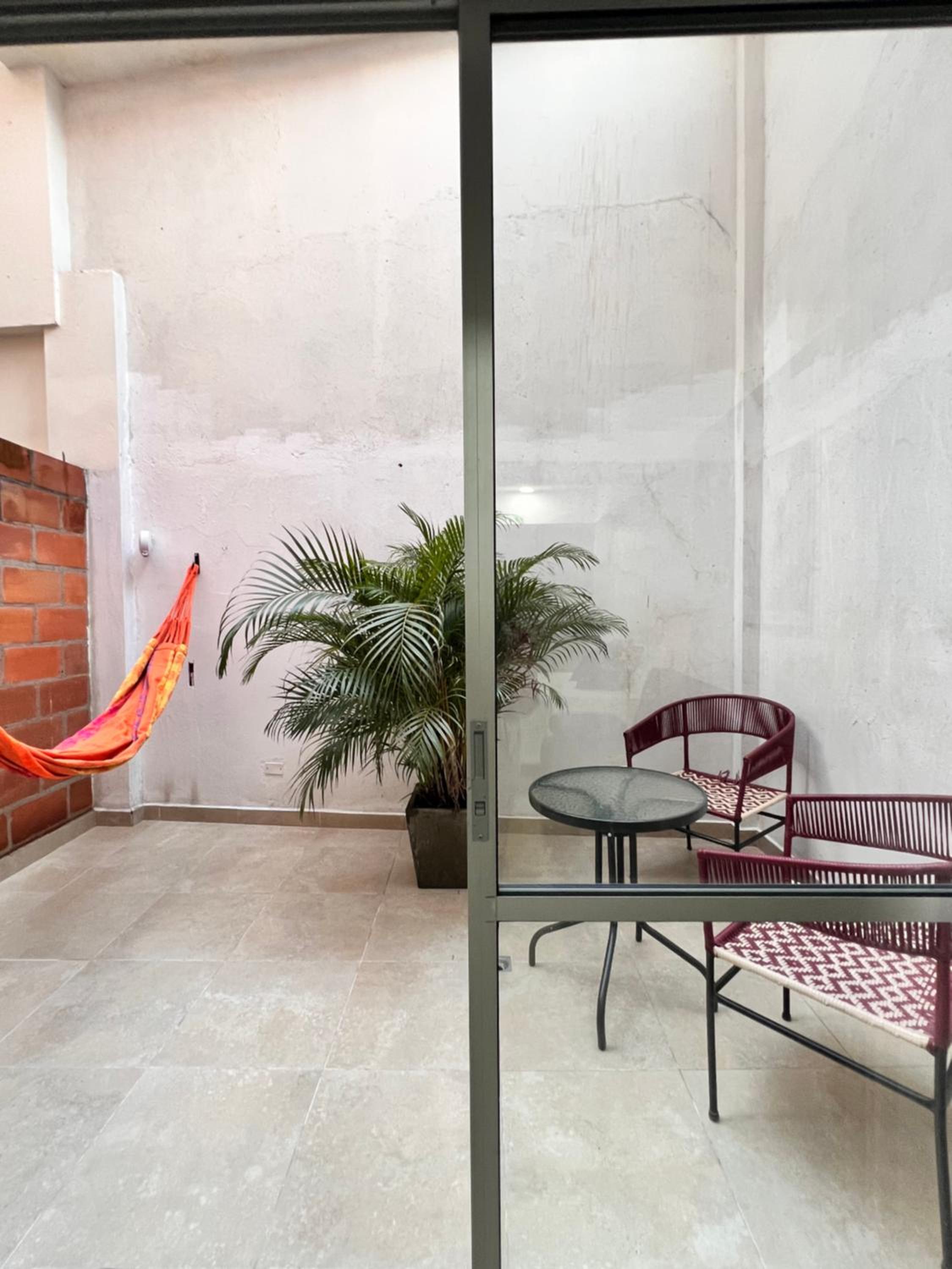 Lindo apartamento cercano al metro con parking