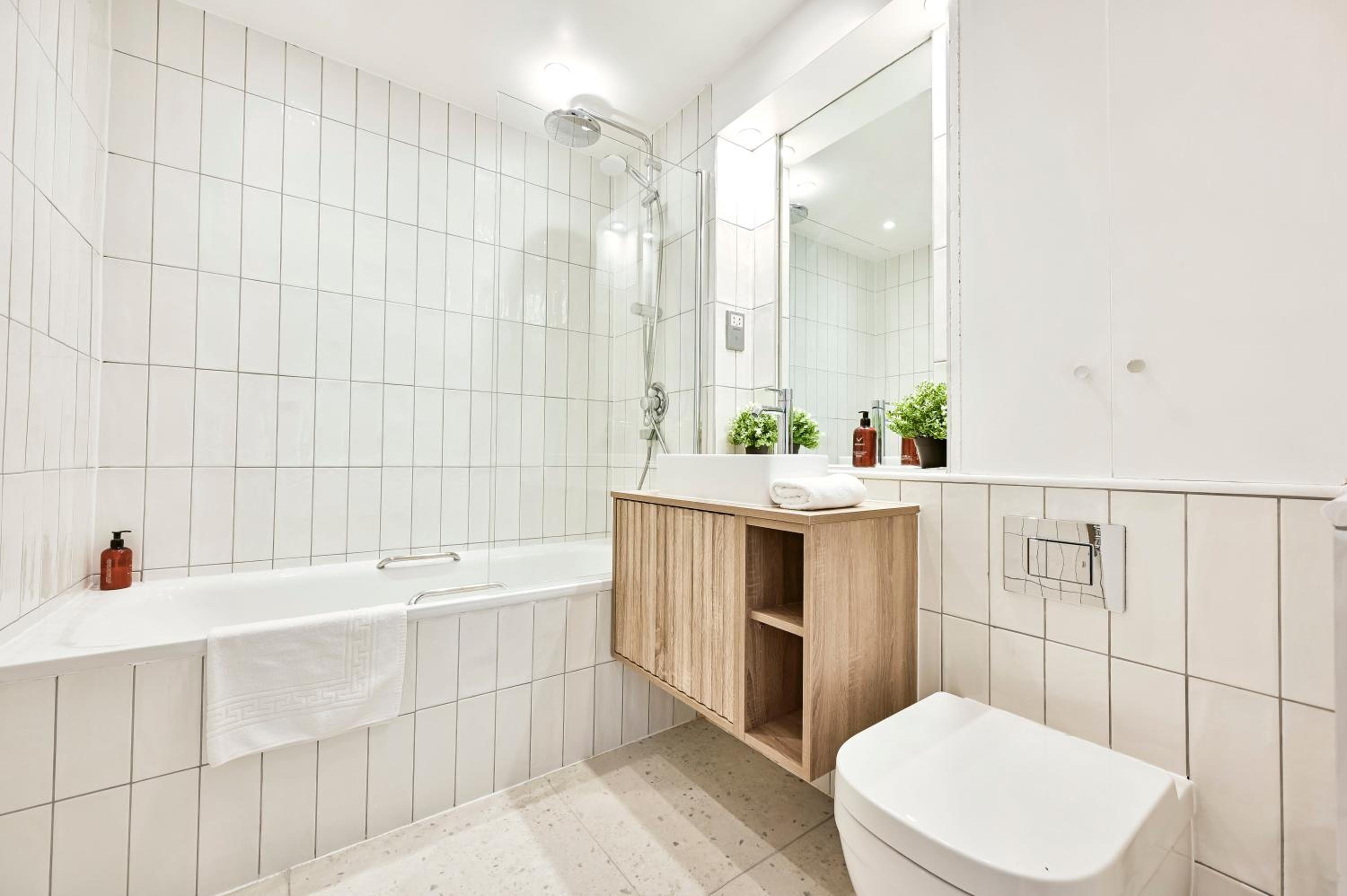 Amazing 3 Bed Apartment Great Portland Street photo 2