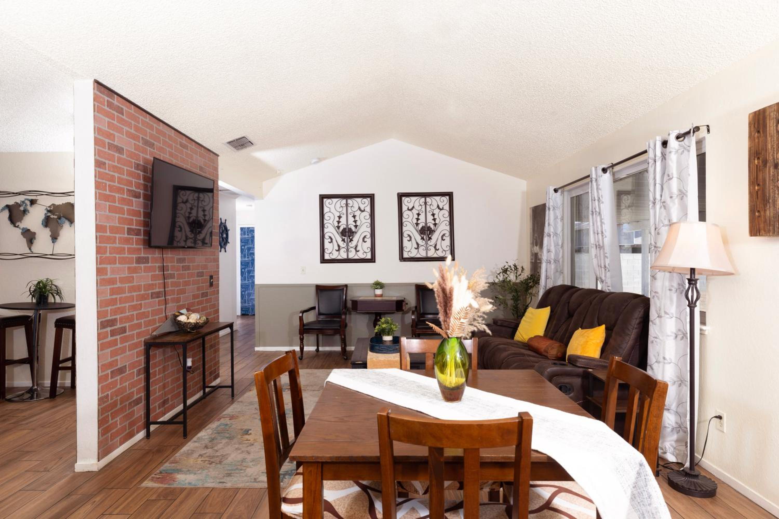 Charming Oasis in Clovis