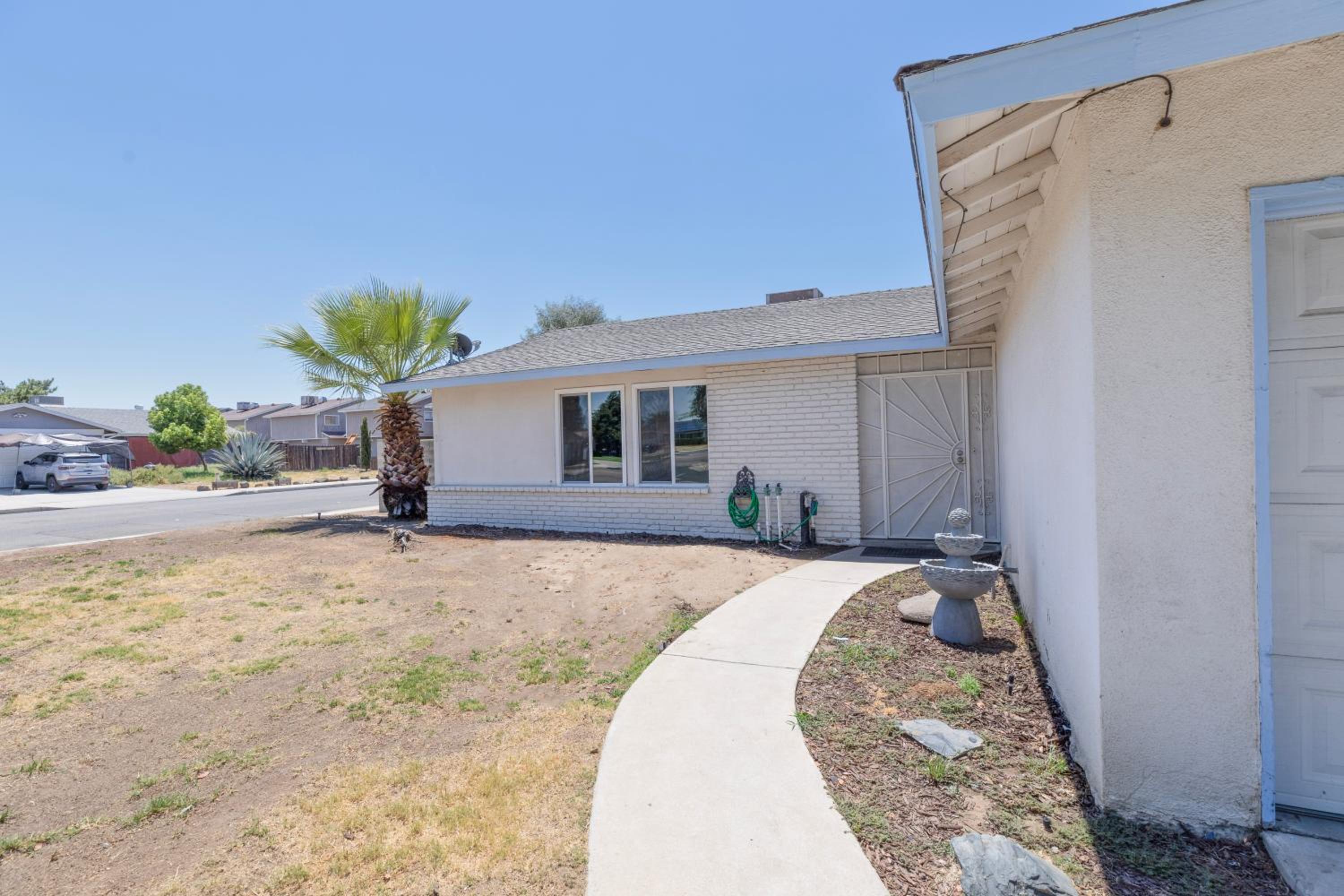 Charming Oasis in Clovis