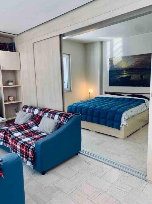 Chic City Retreat - Stylish Apartment in Bllok, Tirana