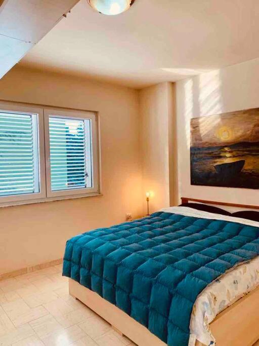 Chic City Retreat - Stylish Apartment in Bllok, Tirana