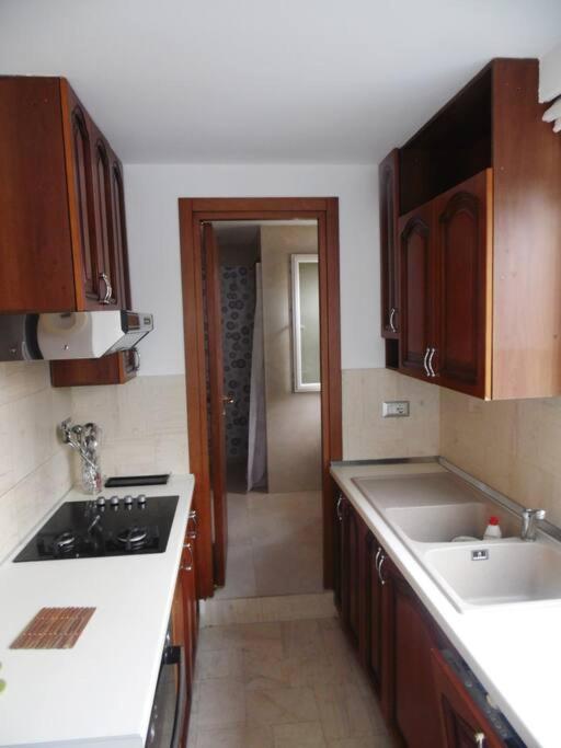 Chic City Retreat - Stylish Apartment in Bllok, Tirana