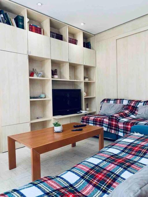 Chic City Retreat - Stylish Apartment in Bllok, Tirana