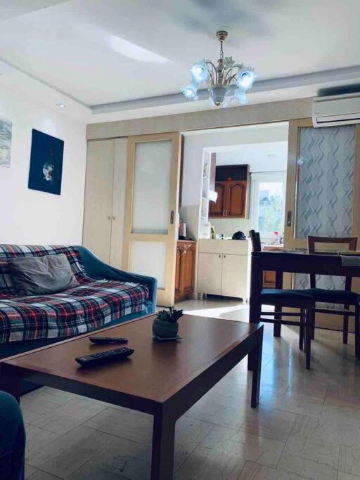 Chic City Retreat - Stylish Apartment in Bllok, Tirana