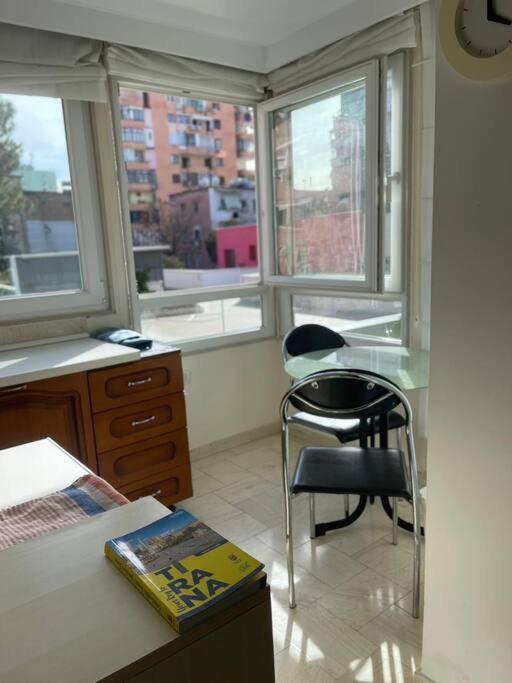 Chic City Retreat - Stylish Apartment in Bllok, Tirana