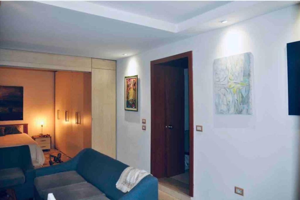 Chic City Retreat - Stylish Apartment in Bllok, Tirana