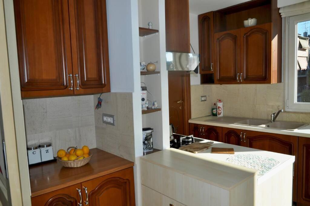 Chic City Retreat - Stylish Apartment in Bllok, Tirana
