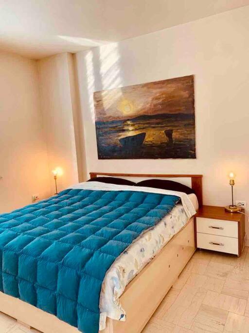 Chic City Retreat - Stylish Apartment in Bllok, Tirana