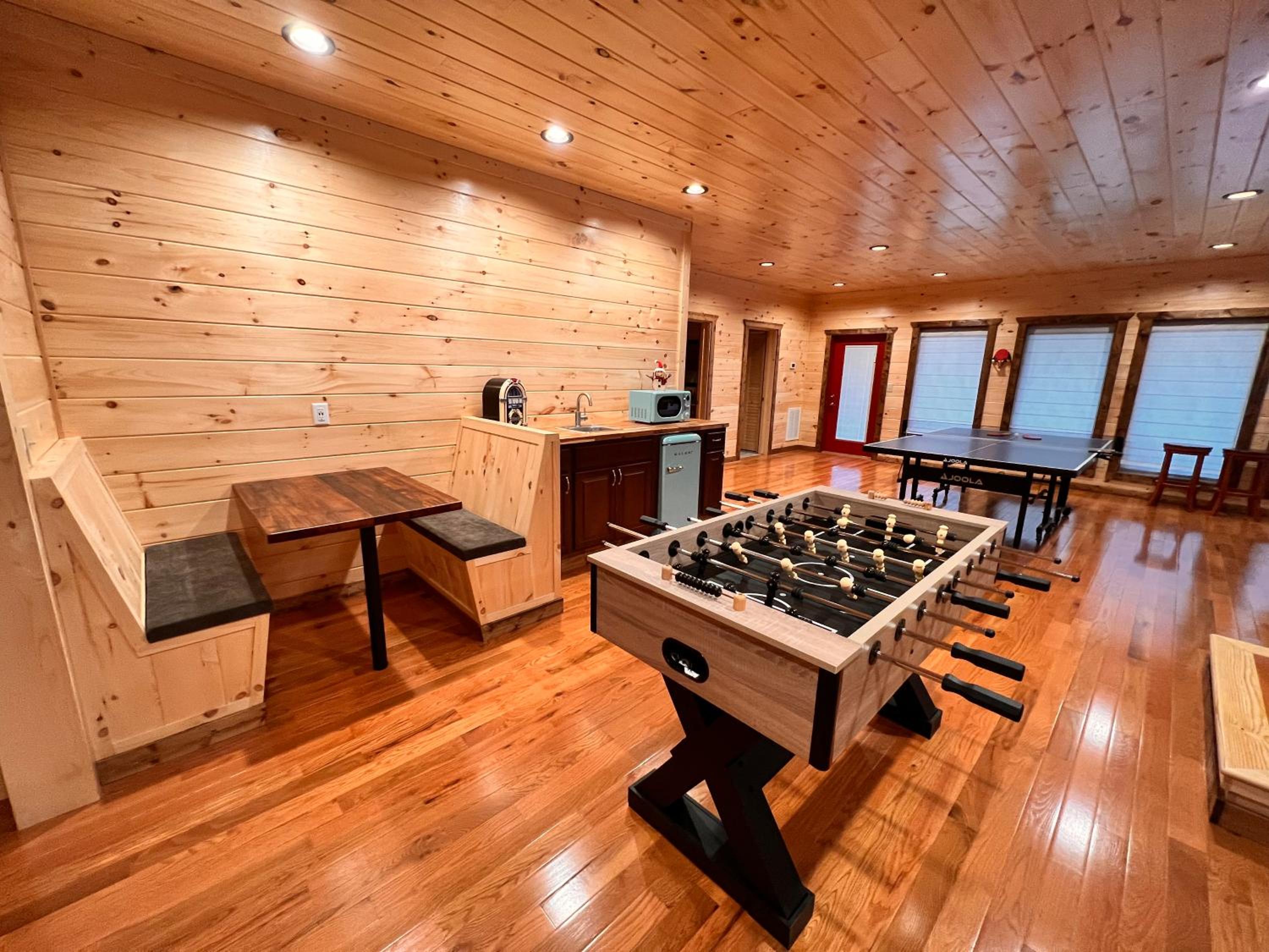 Blaze of Glory - New Luxury, 4BR, Theater, Arcade, EVC, Location view 5