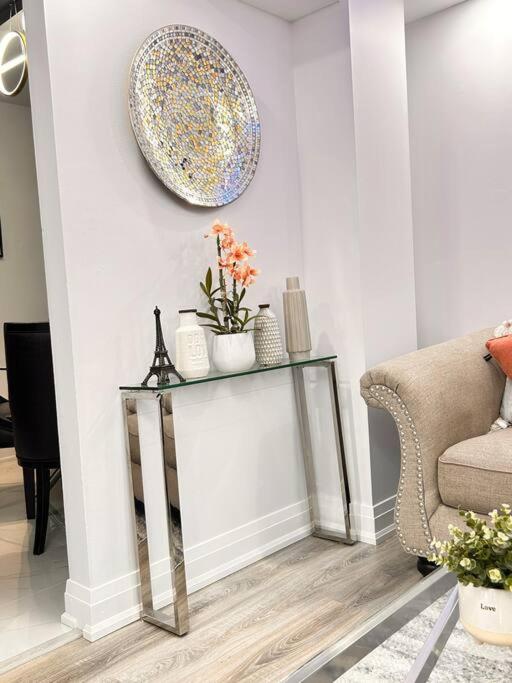Super Luxury Family Home - 3 Bedrooms, 1 Full Bathroom and 1 Half Washroom with Free Parking, Wifi, Netflix