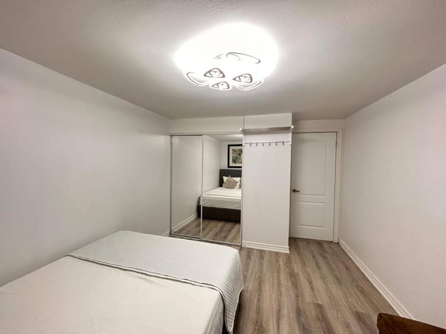 Super Luxury Family Home - 3 Bedrooms, 1 Full Bathroom and 1 Half Washroom with Free Parking, Wifi, Netflix