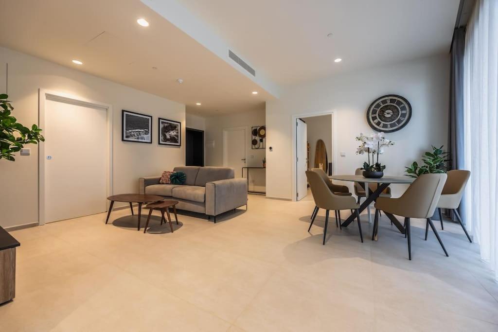 Luxury apartment with common skypool in the prestigious Mercury Tower by SF HOMES — St Julian's