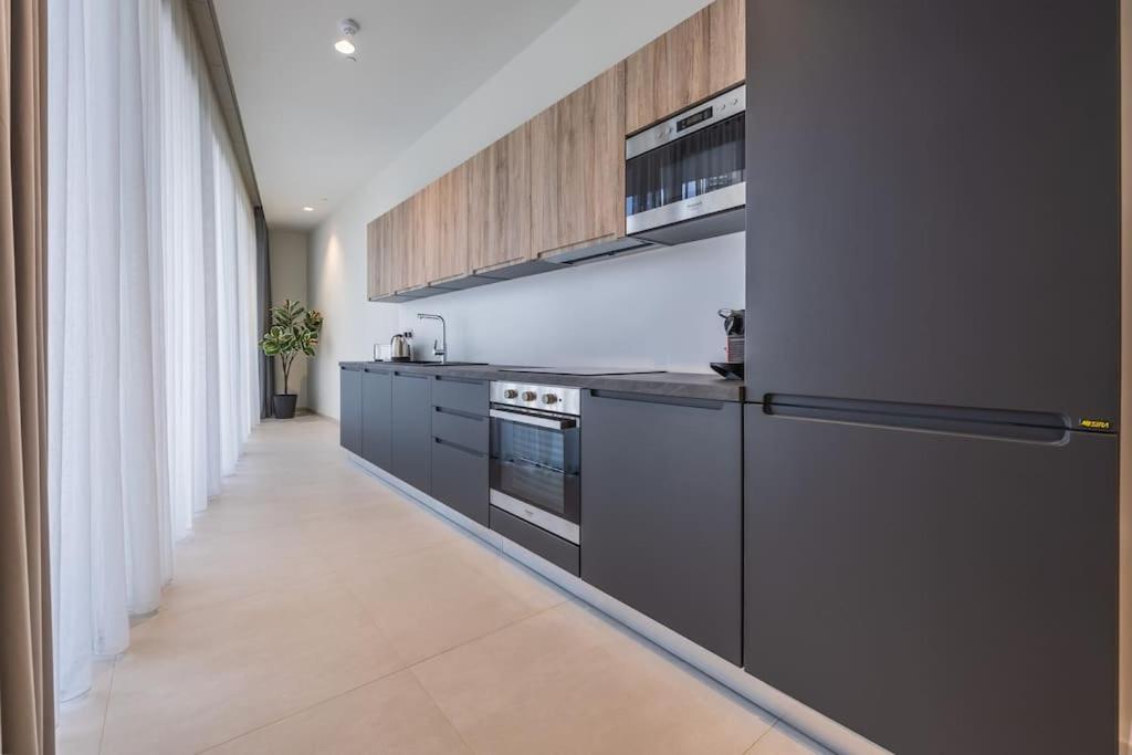 Luxury apartment with common skypool in the prestigious Mercury Tower by SF HOMES photo 5