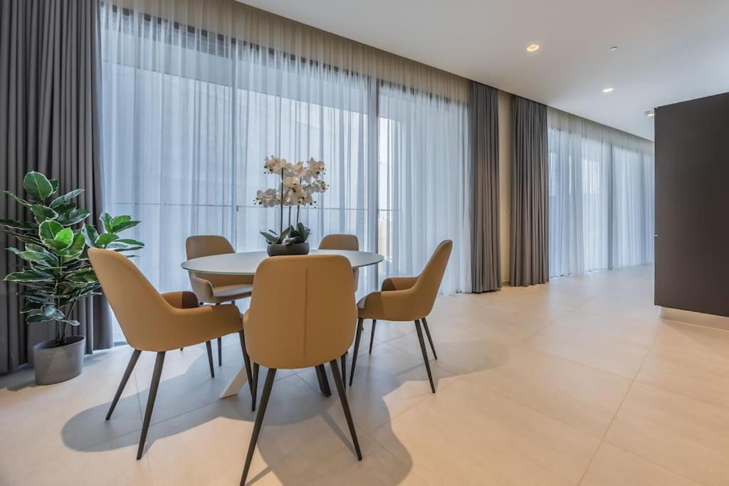 Luxury apartment with common skypool in the prestigious Mercury Tower by SF HOMES photo 4